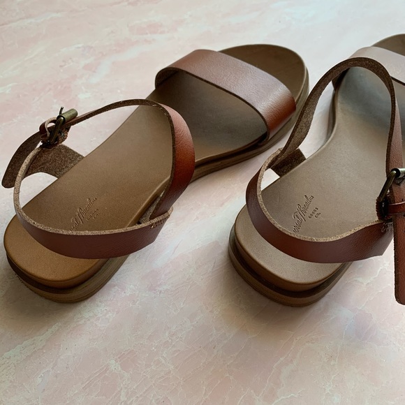 Universal Thread Sandals - Picture 4 of 7
